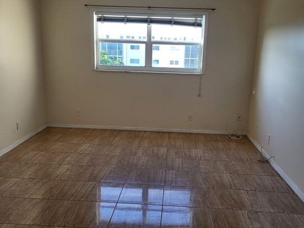 900 NE 12th Ave APT 705