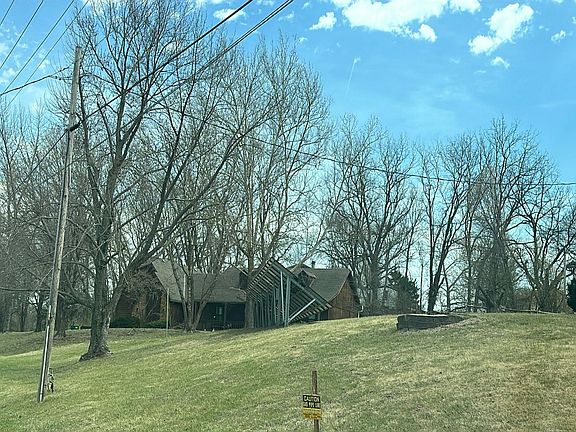 2nd image of 7821 Holliday Dr