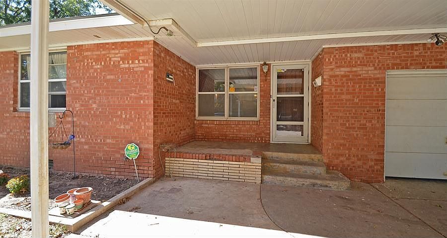 2nd image of 1513 N Libby Ave