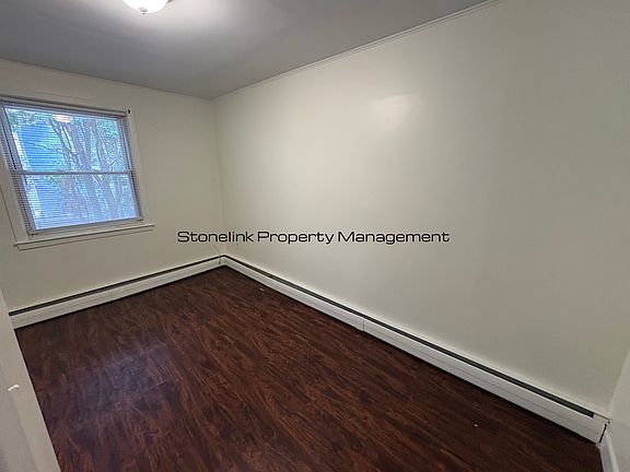 4th image of 247 Blackstone St APT 4