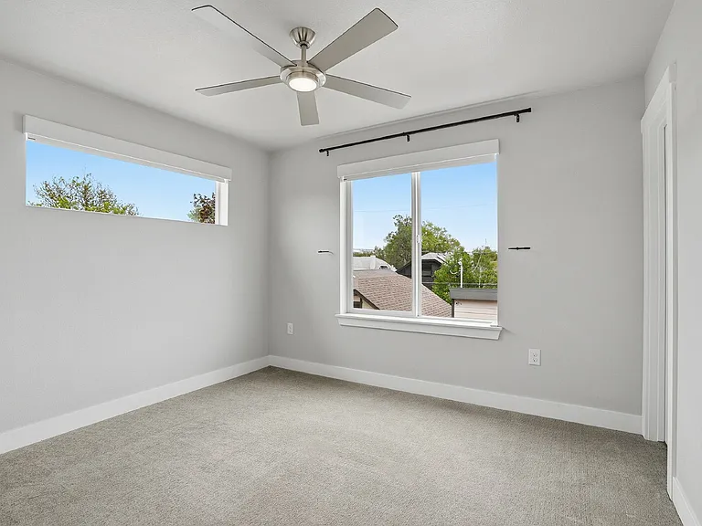 1518 N Newton St — Photo 34