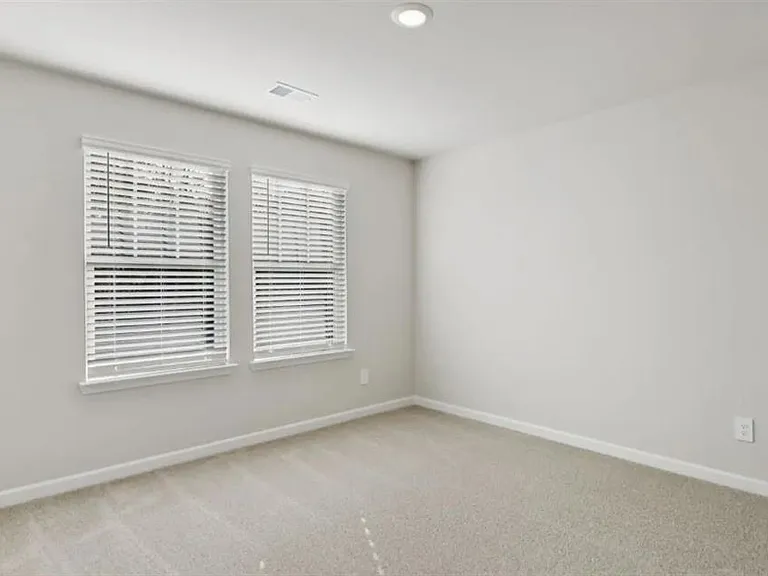 2828 Sweet Red Cir — Photo 20