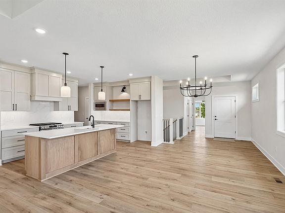 5th image of 465 NW Prairie Rose Ln