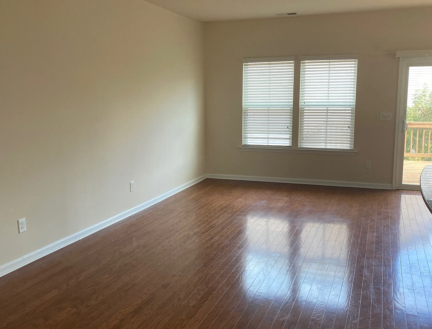 4 bed, 3.5 bath, 2242 sqft, $2,300 — Photo 4