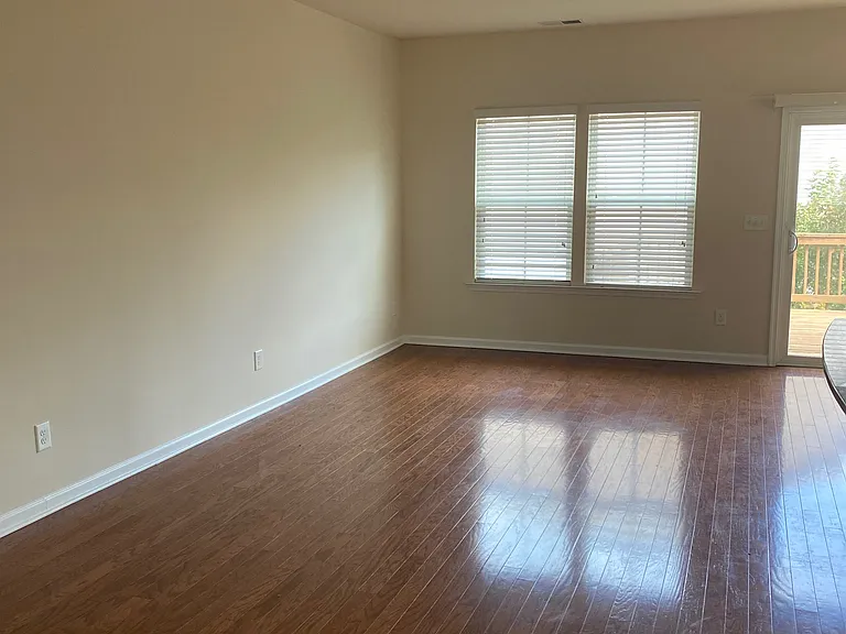 704 Suffield Way — Photo 4