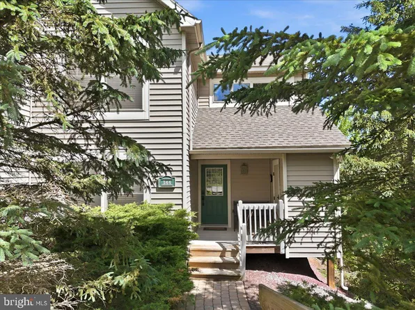 344 Hemlock Ln, Tannersville, PA 18372