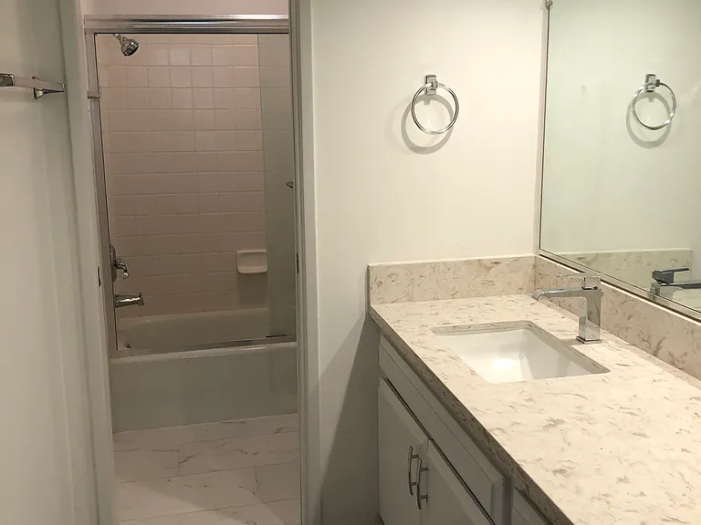 601 Westholme Ave #105 — Photo 4