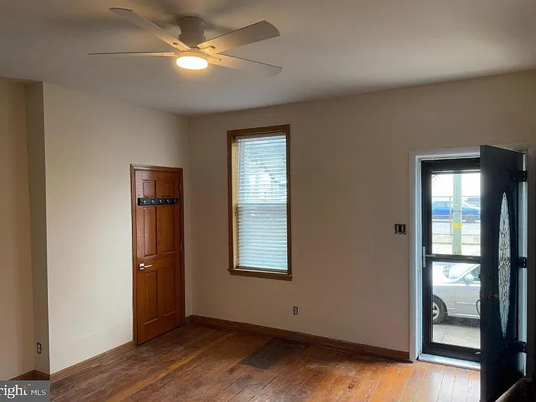 2729 E Cambria St — Photo 1