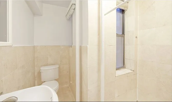 Rented by Creed Realty Group | media 6