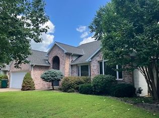 2814 W Oakbrook Ct, Quincy, IL 62305