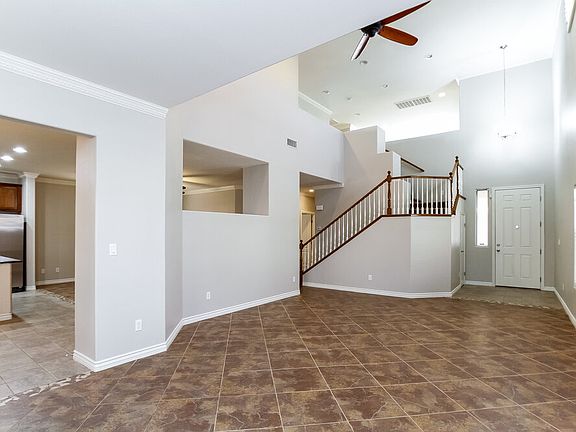 5th image of 308 Sierra Breeze Ave
