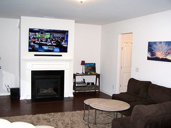 5th image of 1801 Hemlock Hill Dr