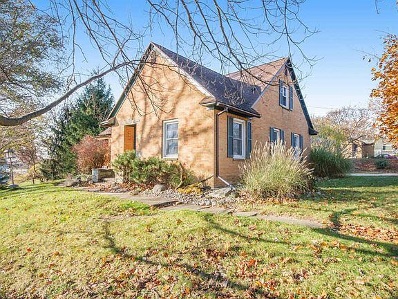 4th image of 2675 Hillside Dr NW