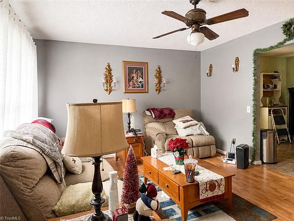 4th image of 212 Bermuda Dr