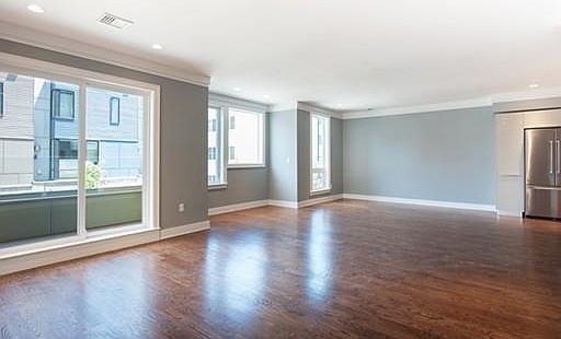 4th image of 405 W 1st St #102
