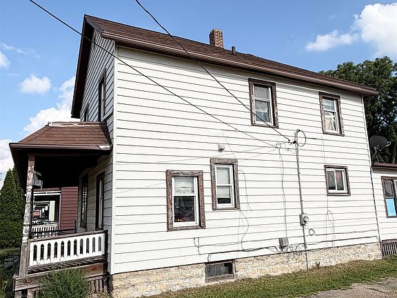 3rd image of 221 W Mill St