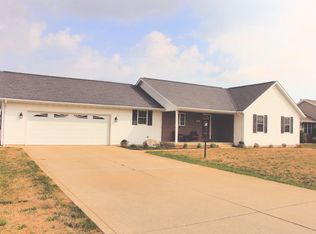 106 N Pointe Dr, Gifford, IL 61847