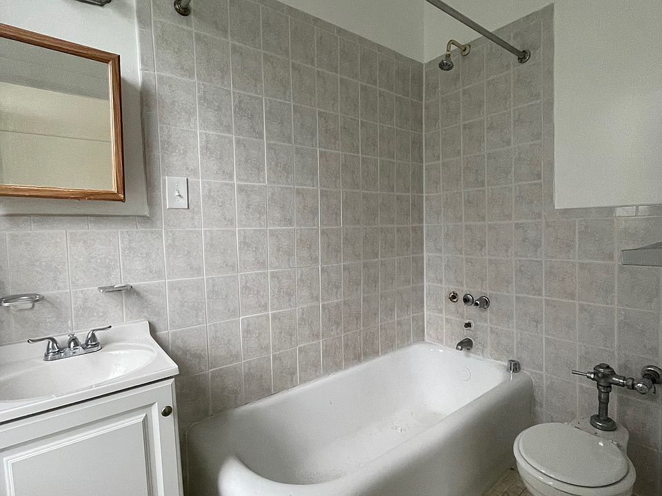1st image of 45 E Mosholu Pkwy N APT 3