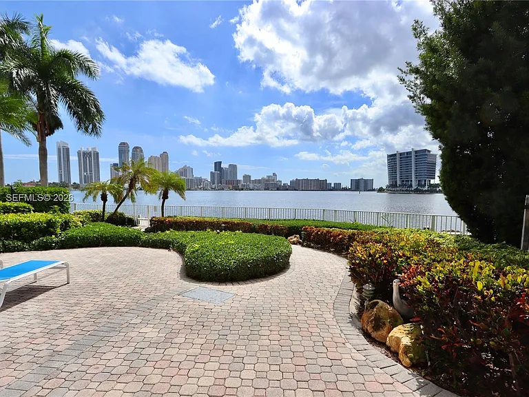 3600 Mystic Pointe Dr #1115 — Photo 48