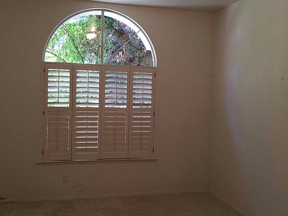 4th image of 1795 E Everglade Ave