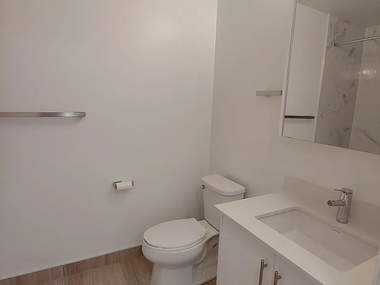 85 Oneida Cres #706 — Photo 10