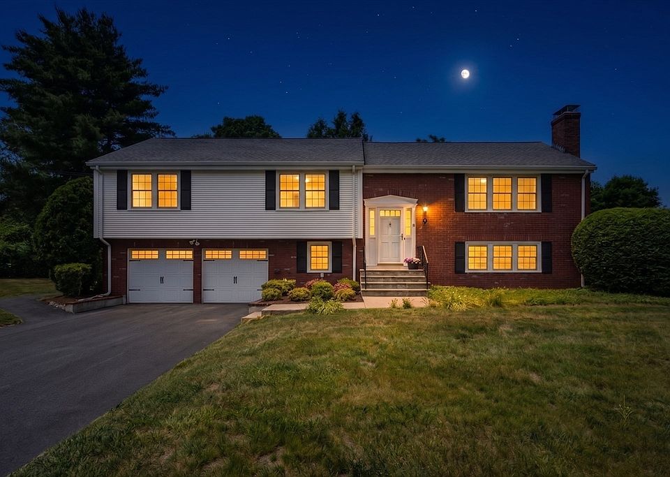 1st image of 9 Riverbend Dr