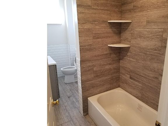 5th image of 1541 W Shunk St Floor 2