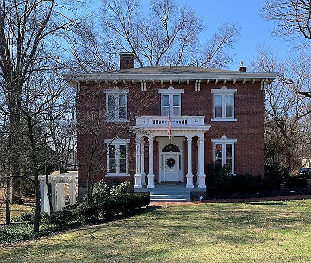 1st image of 725 S Lincoln Ave