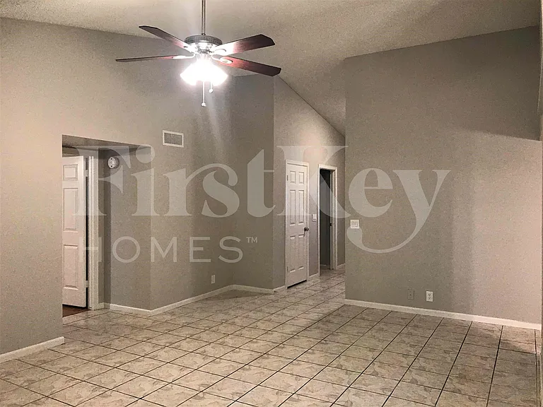 12925 N 73rd Ave — Photo 10