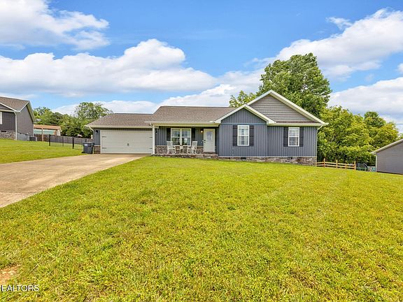 3rd image of 142 Breezy Ln