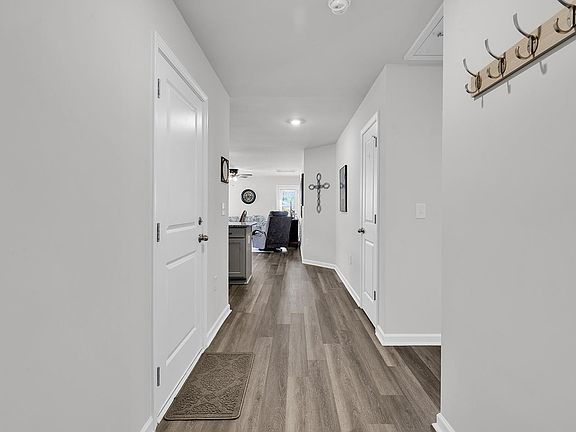 4th image of 140 Cape Point Dr.