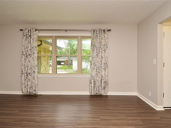 5th image of 1222 Terry Dr