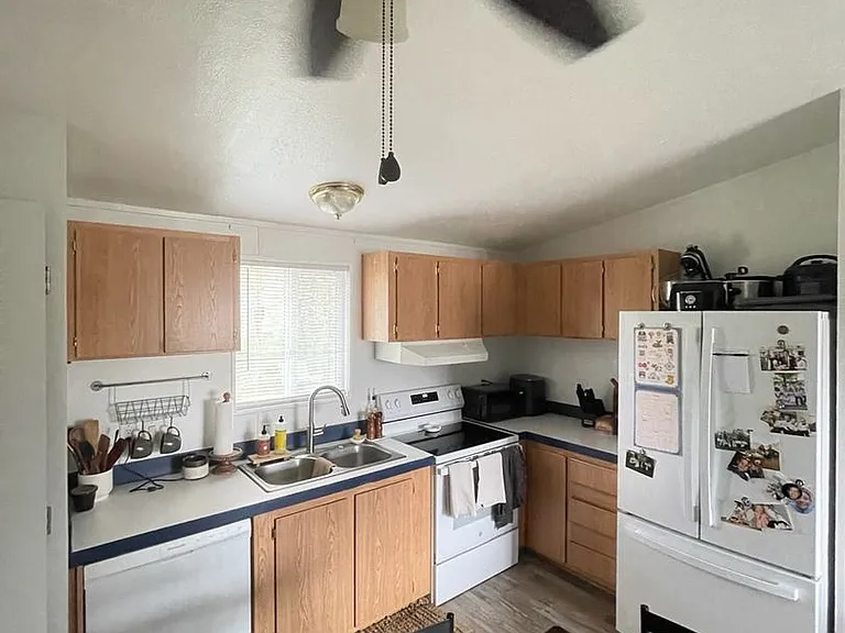 364 E Mill Rd — Photo 6