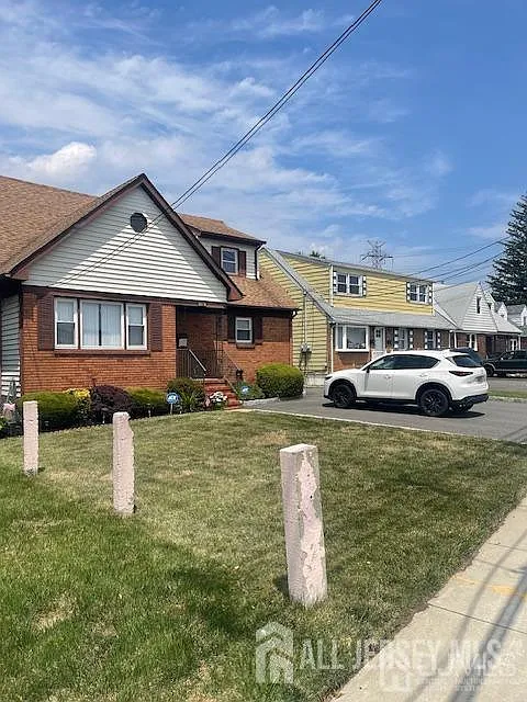 2 bed, 1.0 bath, $2,200 — Photo 2