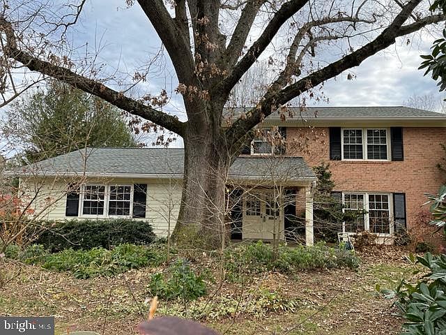 1st image of 302 Greenwood Dr