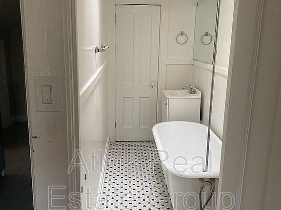 2nd image of 1075-1085 N Clarkson St #9