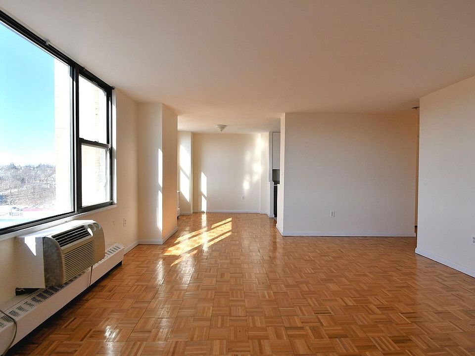 1st image of 245 S Lexington Ave
