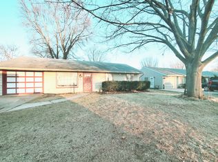 1121 N Russell Ave, Aurora, IL 60506