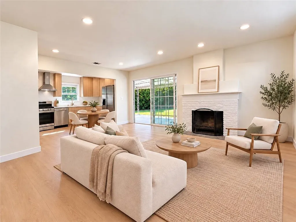 2 bed, 968 sqft, $3,999 — Photo 3