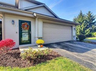 2293 Circle Rdg #D, Delafield, WI 53018