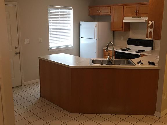 3rd image of 1196 N Boxley Ave
