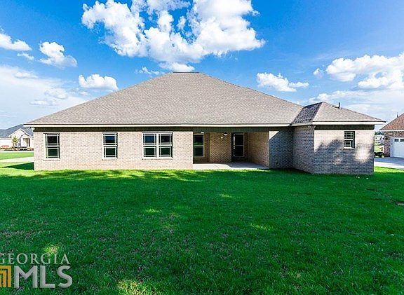 3rd image of 255 Hathersage Dr