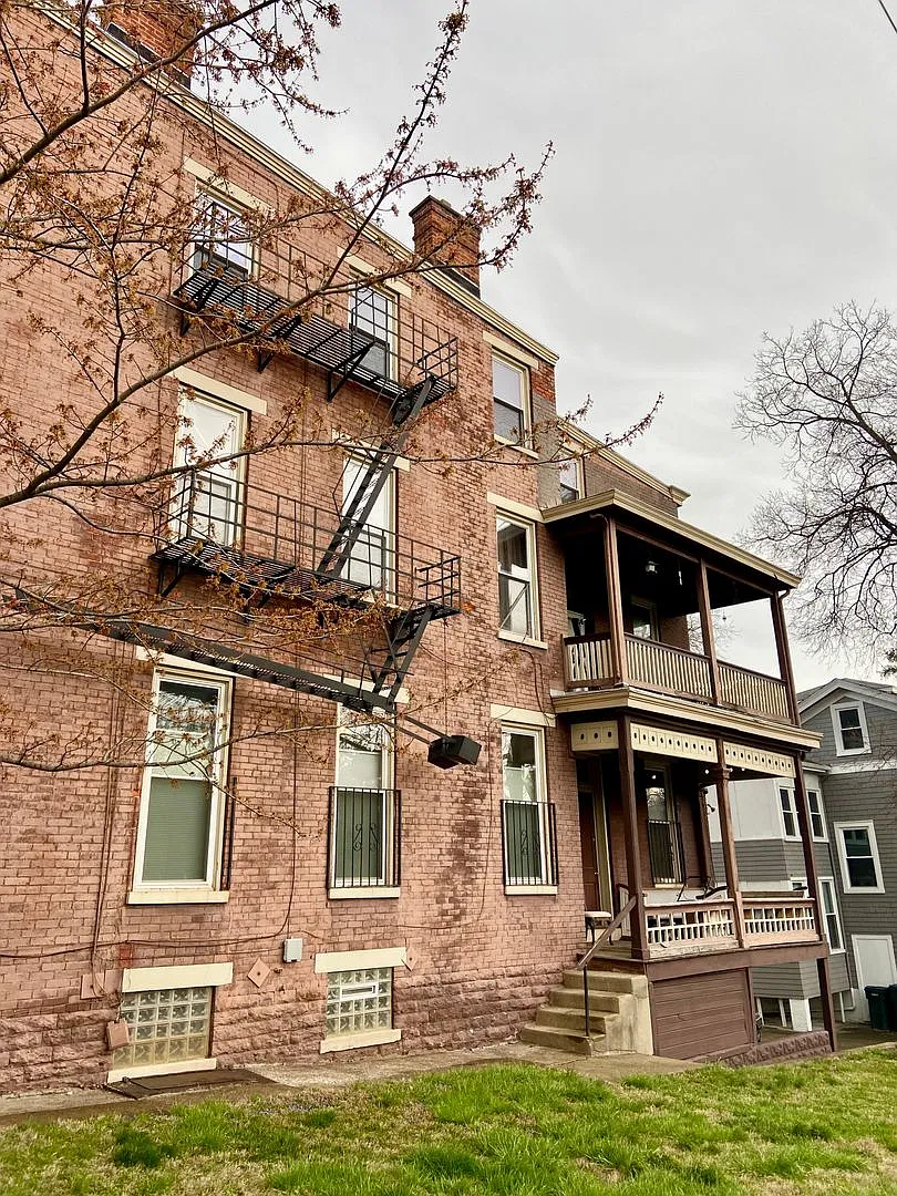 2800 Euclid Ave — Photo 3