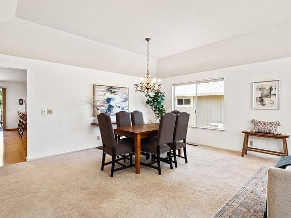 4th image of 7997 Oakmont Drive