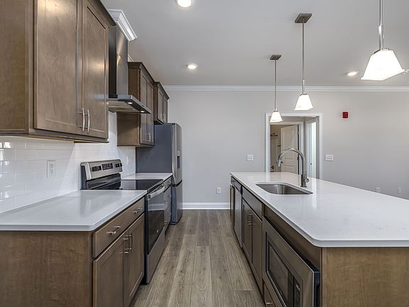 3rd image of 832 Goswell Dr #201