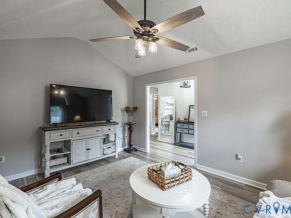 5th image of 4417 Woodstream Dr