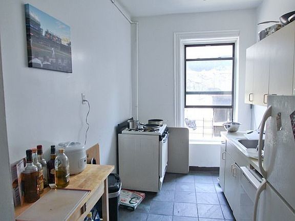 4th image of 151 2nd Ave APT 4