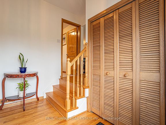 3rd image of 10 Castlebury Cres