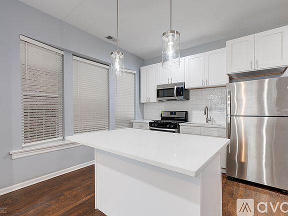 2nd image of 6131 S Vernon Ave #1