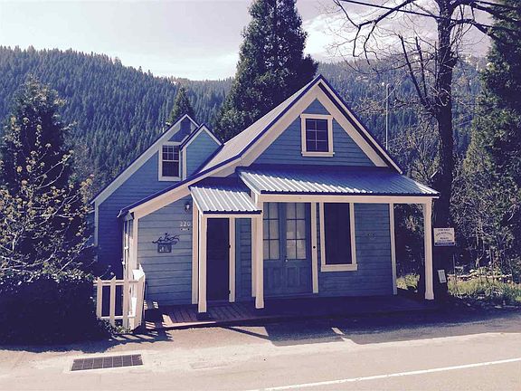 3rd image of 220 Main St